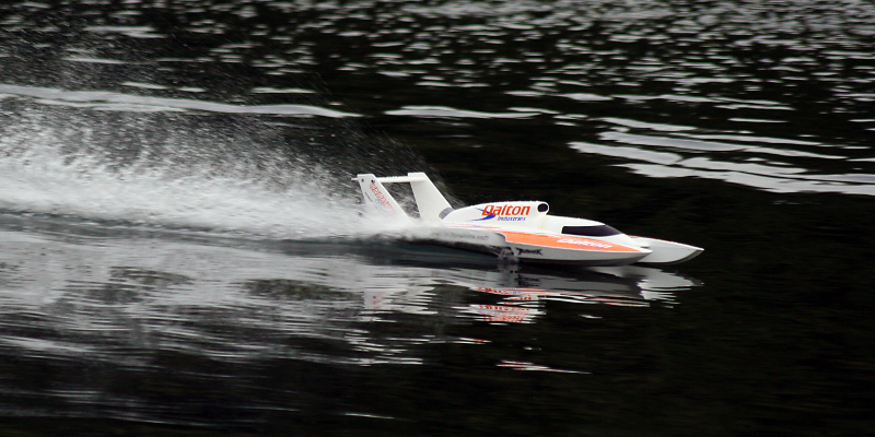 MHZ powerboats Miss Exide Hydroplane in Action